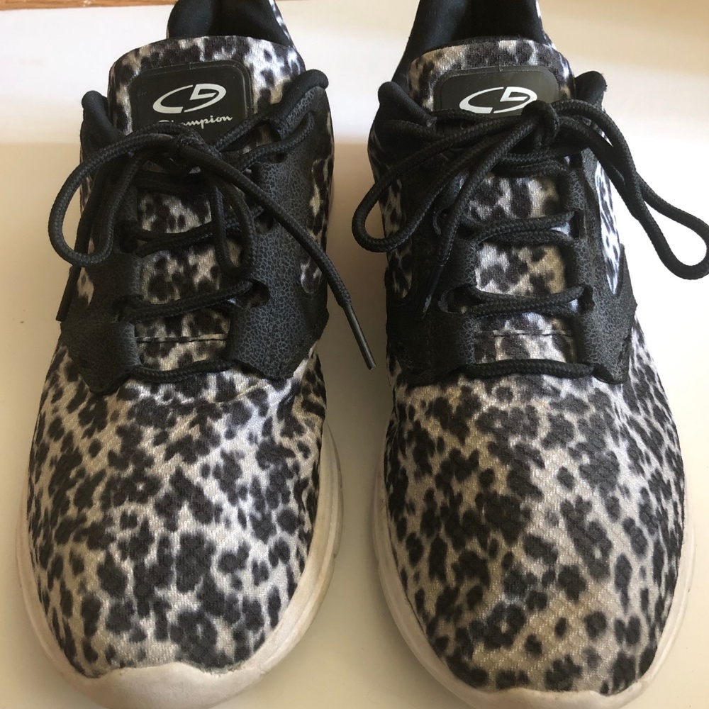 Champion Walking Black and White Shoes 11 - Picture 2 of 6